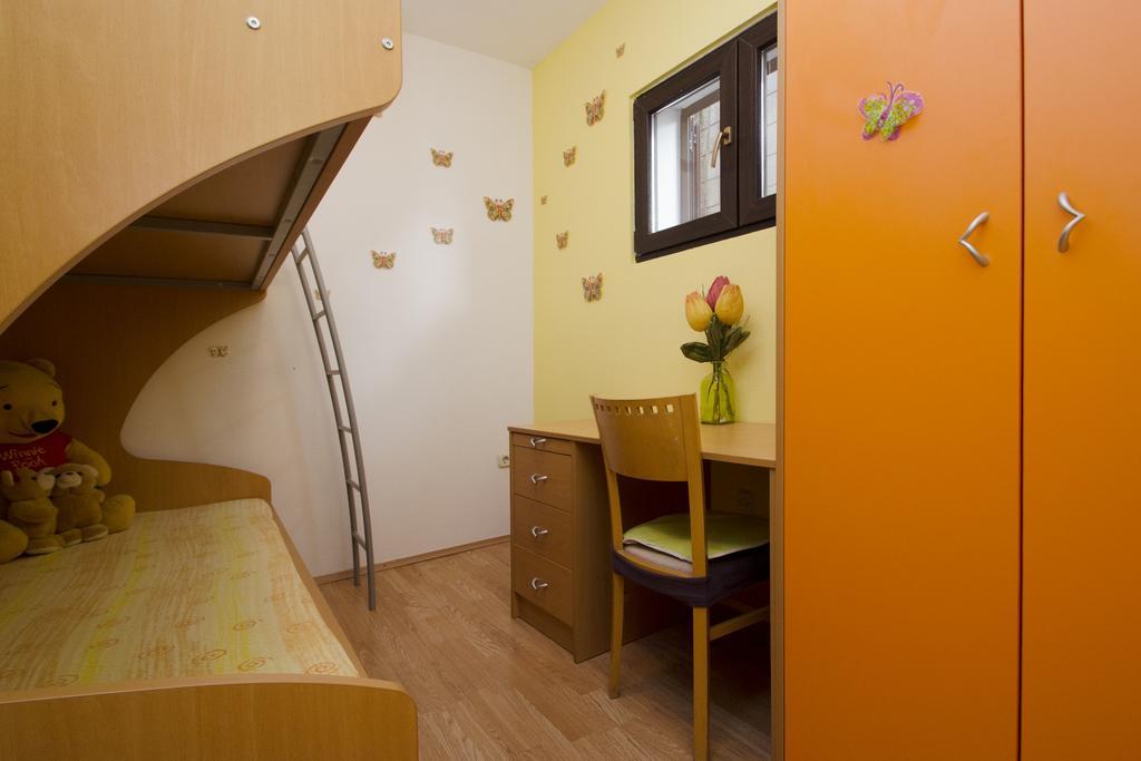 Antonia Apartments Zavalatica Exterior photo